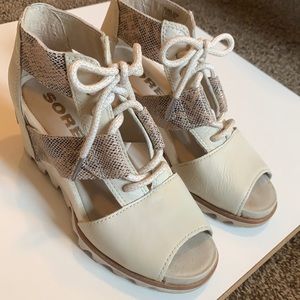 Sorel Joanie Lace Wedge Sandal in Sea Salt Sz. 6.5